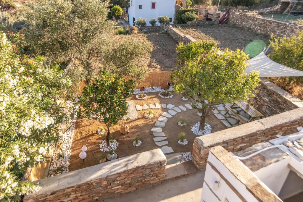 A garden outside Livadi house Tinos 2 katwi