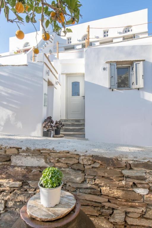 The building in which the holiday home is located