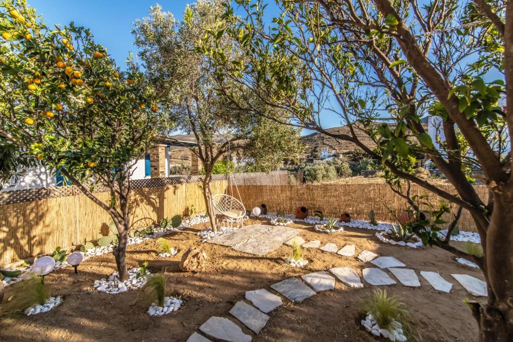 A garden outside Livadi house Tinos 2 katwi
