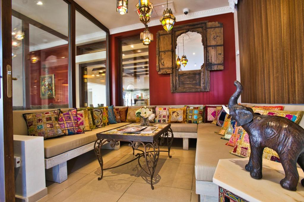 Posedenie v ubytovaní Paloma Blanca Boutique Hotel