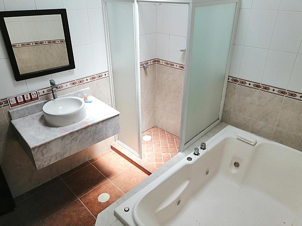 Koupelna v ubytování Hotel Aquiles