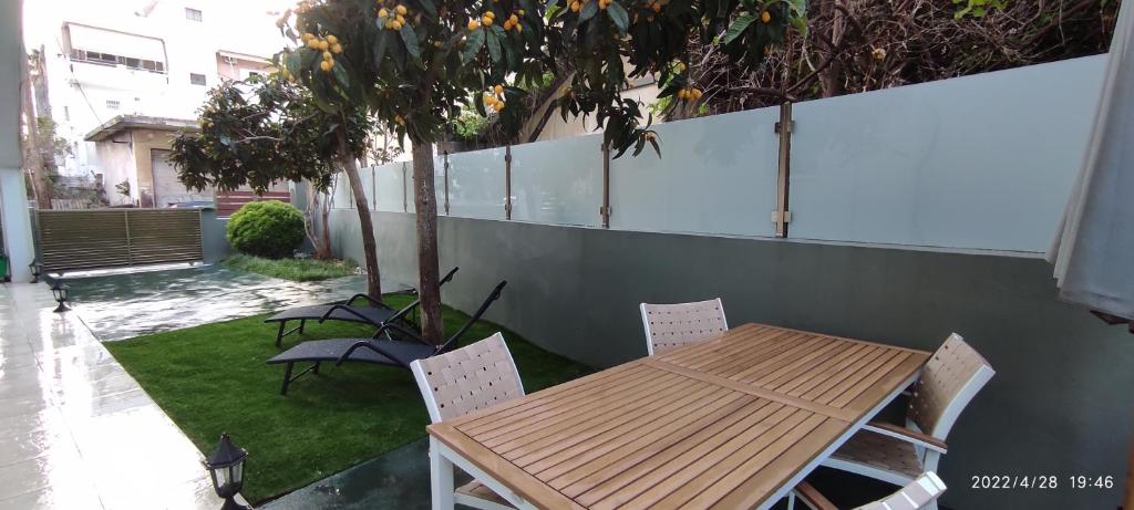 BLUE EYES VILLA - Housity