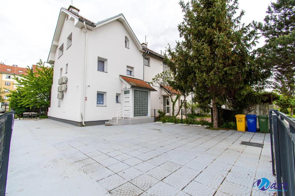 Budova, v ktorej sa apartmán nachádza