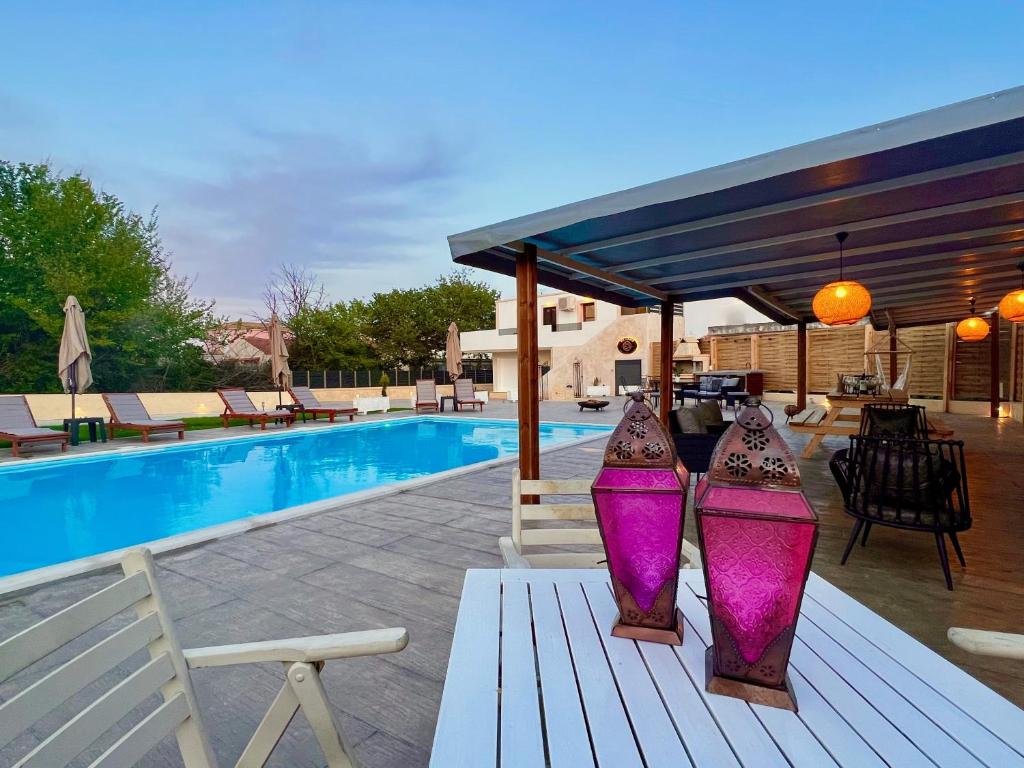 Bazén v ubytování Beach Villa Verano with private pool by DadoVillas nebo v jeho okolí