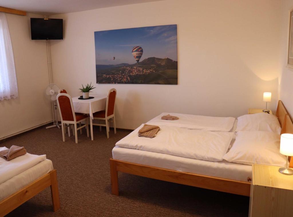 Postel nebo postele na pokoji v ubytování Pension Restaurace Florián