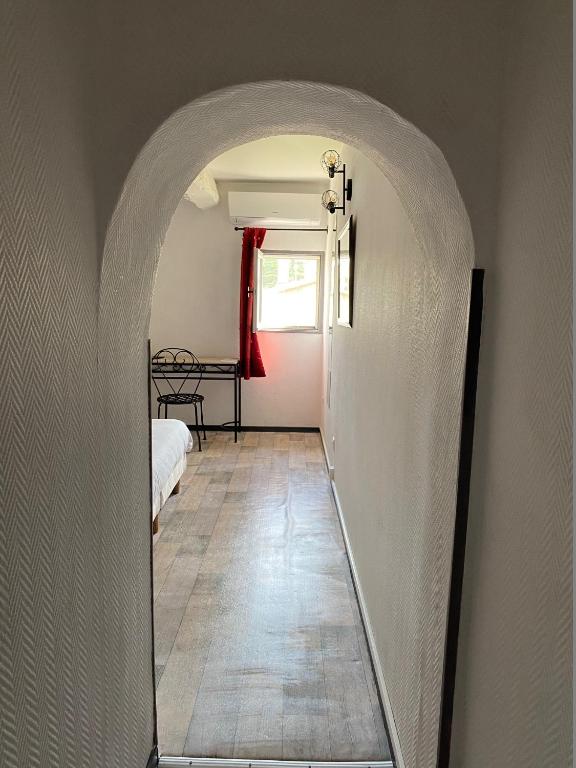 Postel nebo postele na pokoji v ubytování Hostellerie De La Source