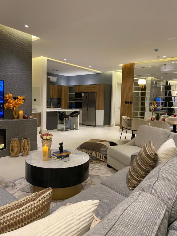 Luxury flat with modern furniture three bedrooms