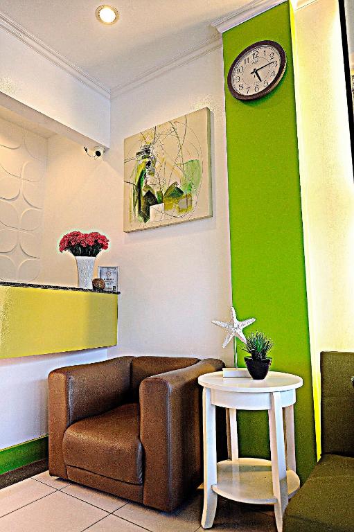 Posezení v ubytování First Pacific Inn Davao
