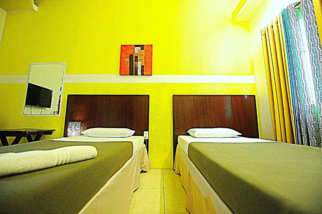 Postel nebo postele na pokoji v ubytování First Pacific Inn Davao