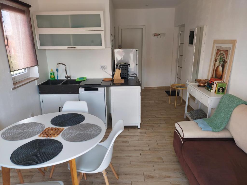 Küche&#47;Küchenzeile in der Unterkunft Villa Iva