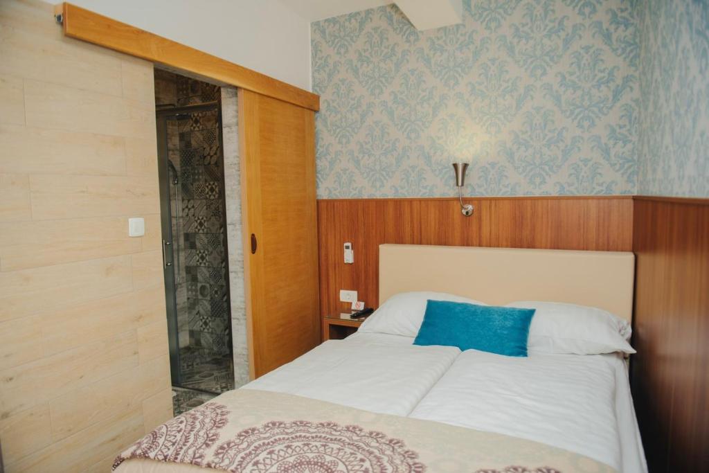 Postel nebo postele na pokoji v ubytování Hotel - Villa Lejla