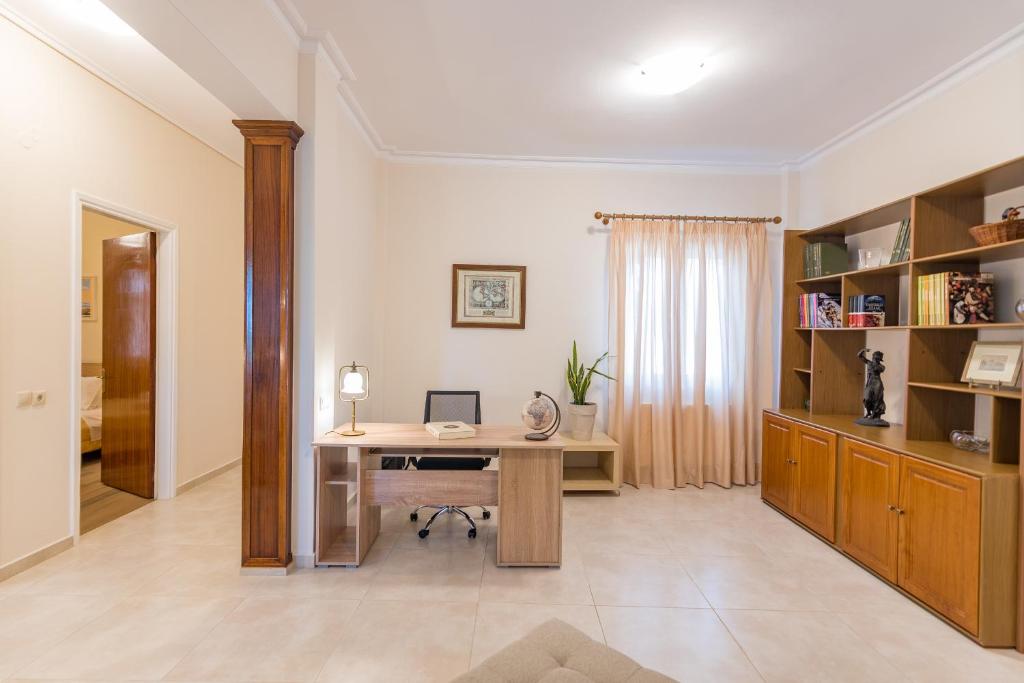 Knihovna v apartmánu