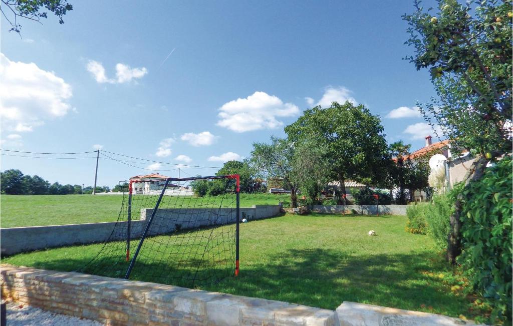 Ogród w obiekcie Holiday Home Melnica Iii
