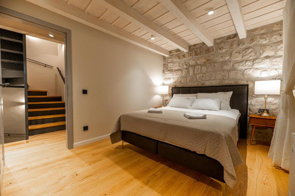 Postel nebo postele na pokoji v ubytování Superior 2 Bedroom Apartment Gabriela