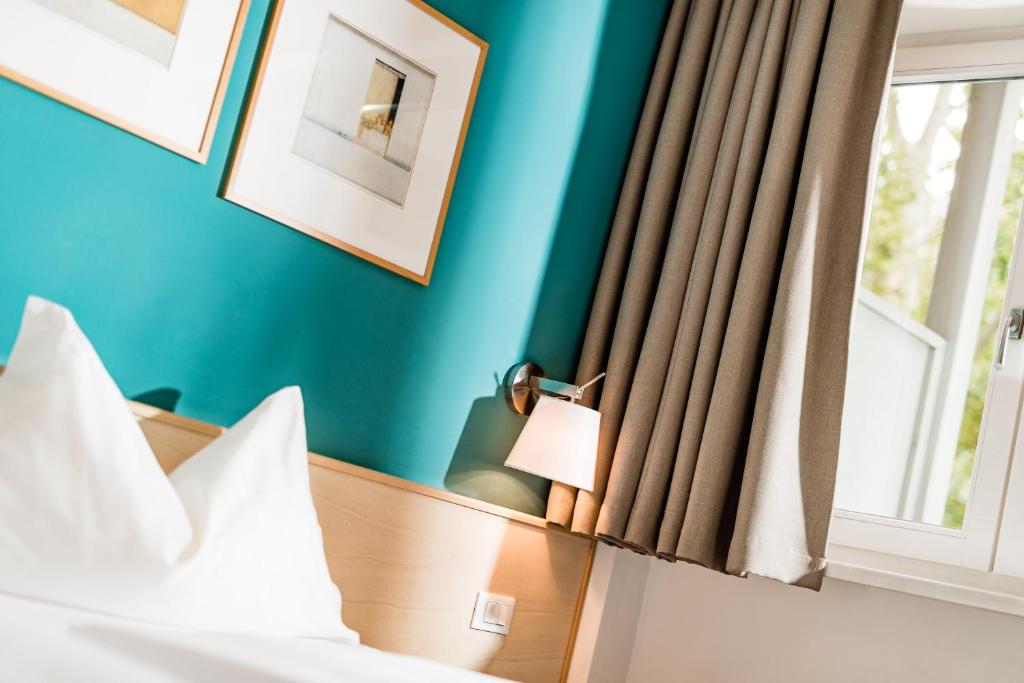 Postel nebo postele na pokoji v ubytování Hotel Heide Park