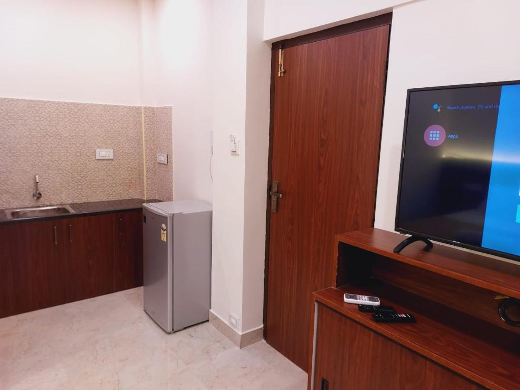 TV a/nebo společenská místnost v ubytování Chippy Residency