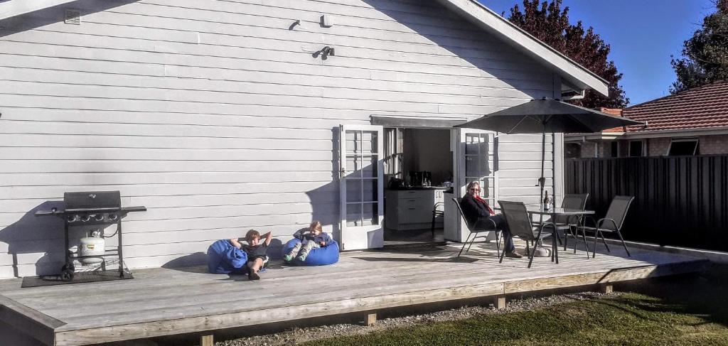 Te Waiharakeke Holiday Home - Resim 18