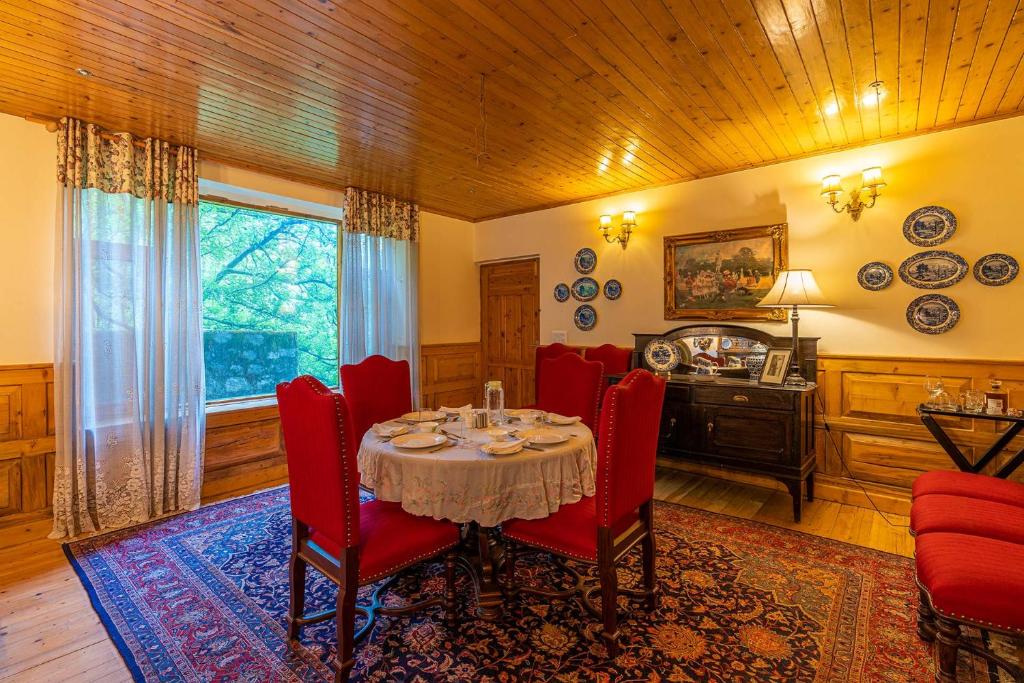 StayVista at The Imperial Estate with scenic views - One-Bedroom Villa
