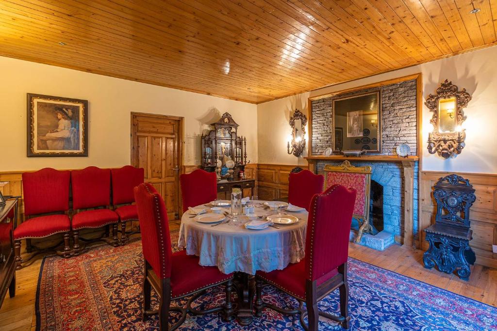 StayVista at The Imperial Estate with scenic views - Villa