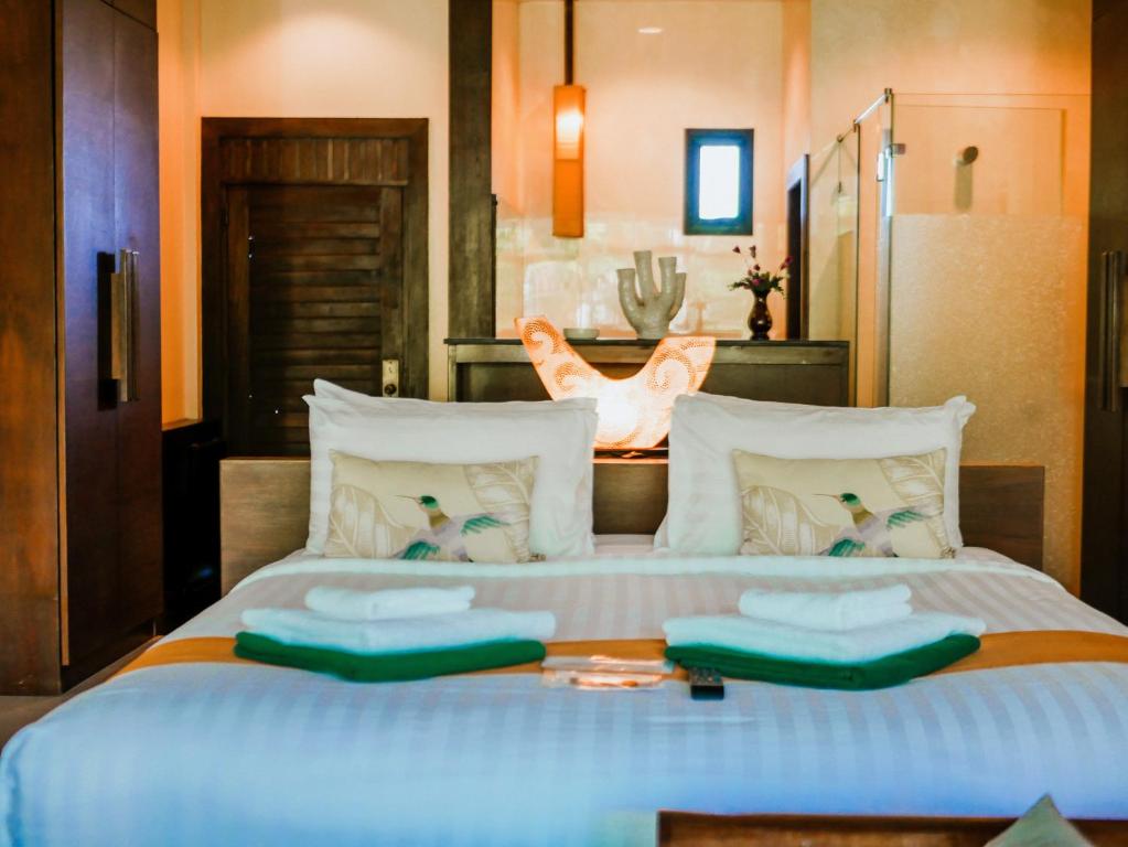 Кровать или кровати в номере Koh Chang Cliff Beach Resort