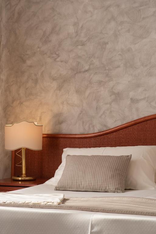 Postel nebo postele na pokoji v ubytování Hotel Negresco