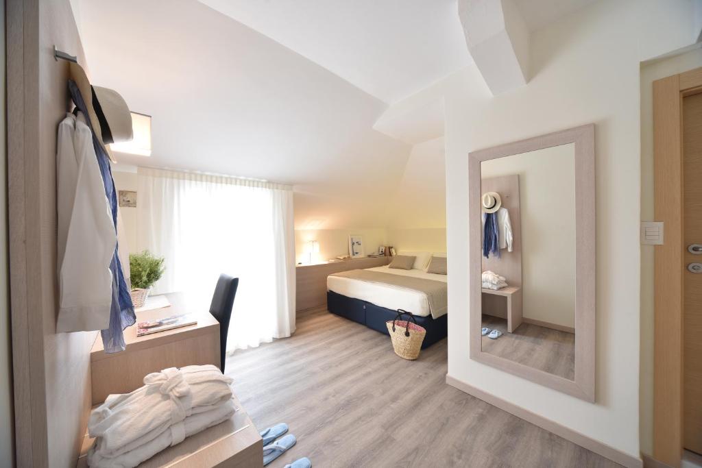 Postel nebo postele na pokoji v ubytování Hotel Negresco