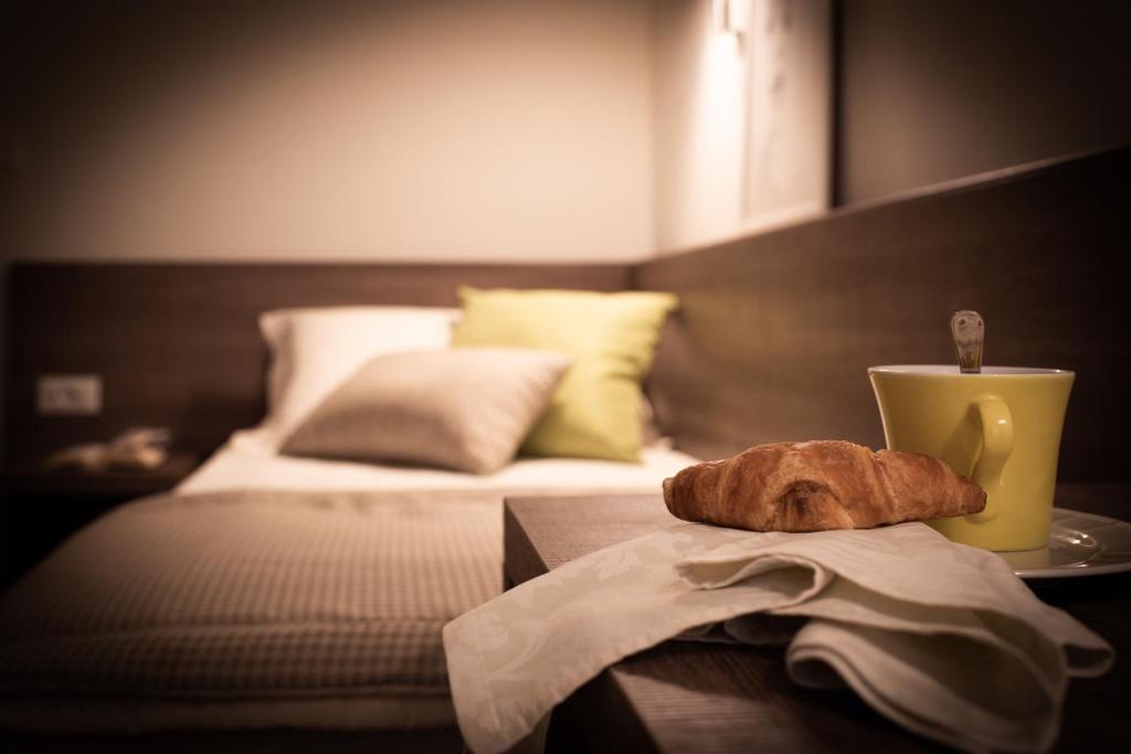 Postel nebo postele na pokoji v ubytování Hotel Negresco