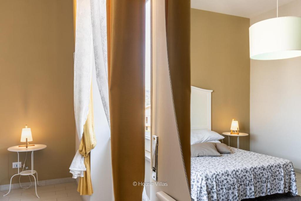 Postel nebo postele na pokoji v ubytování Il 49 Rooms Noto