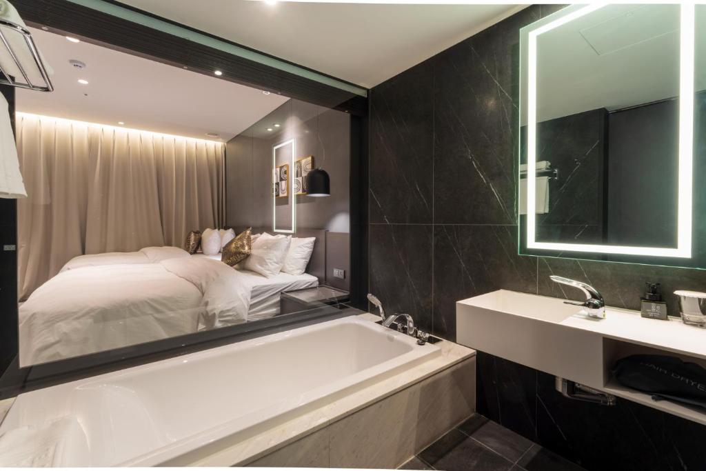 Postel nebo postele na pokoji v ubytování Hotel SoulHada