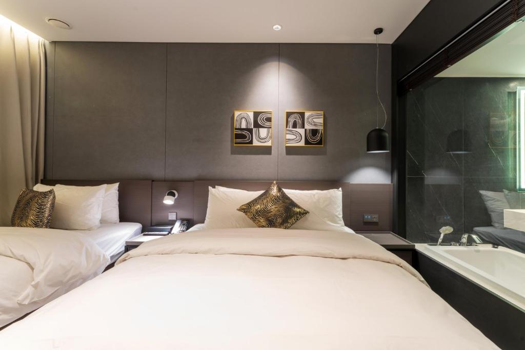 Postel nebo postele na pokoji v ubytování Hotel SoulHada