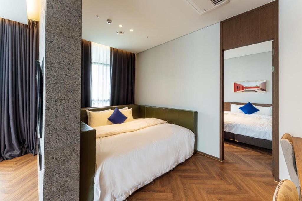 Postel nebo postele na pokoji v ubytování Hotel SoulHada