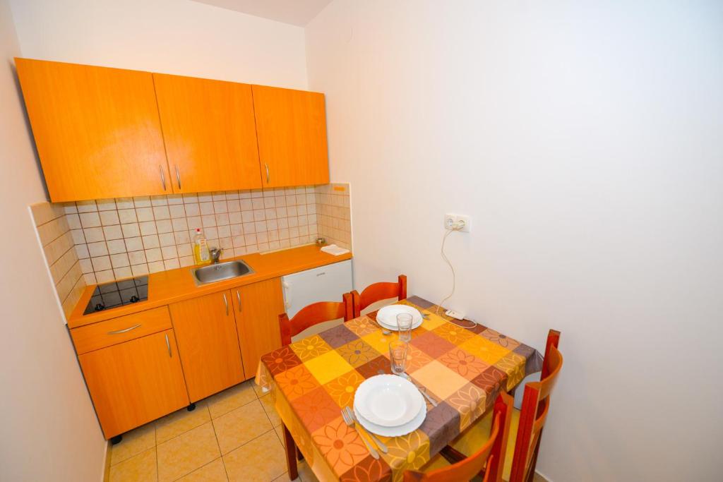 Kuchyň nebo kuchyňský kout v ubytování Apartment Marin