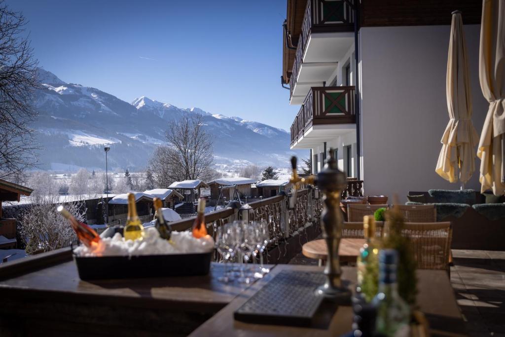 Nespecifikovaný výhled na hory nebo výhled na hory při pohledu z hotelu