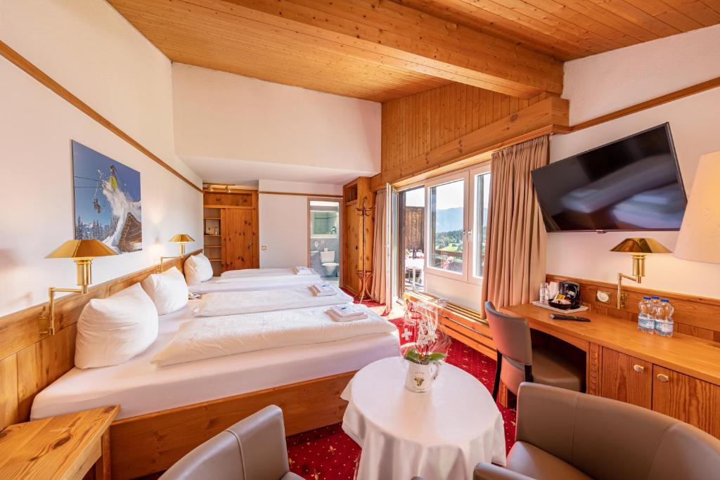 Postel nebo postele na pokoji v ubytování T3 Alpenhotel Flims