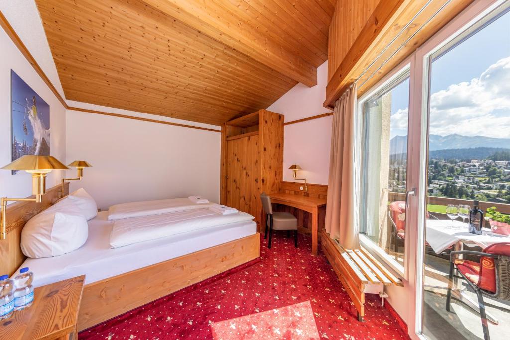 Postel nebo postele na pokoji v ubytování T3 Alpenhotel Flims