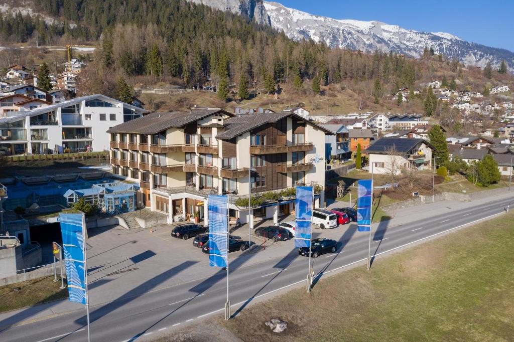 Nespecifikovaný výhled na hory nebo výhled na hory při pohledu z hotelu