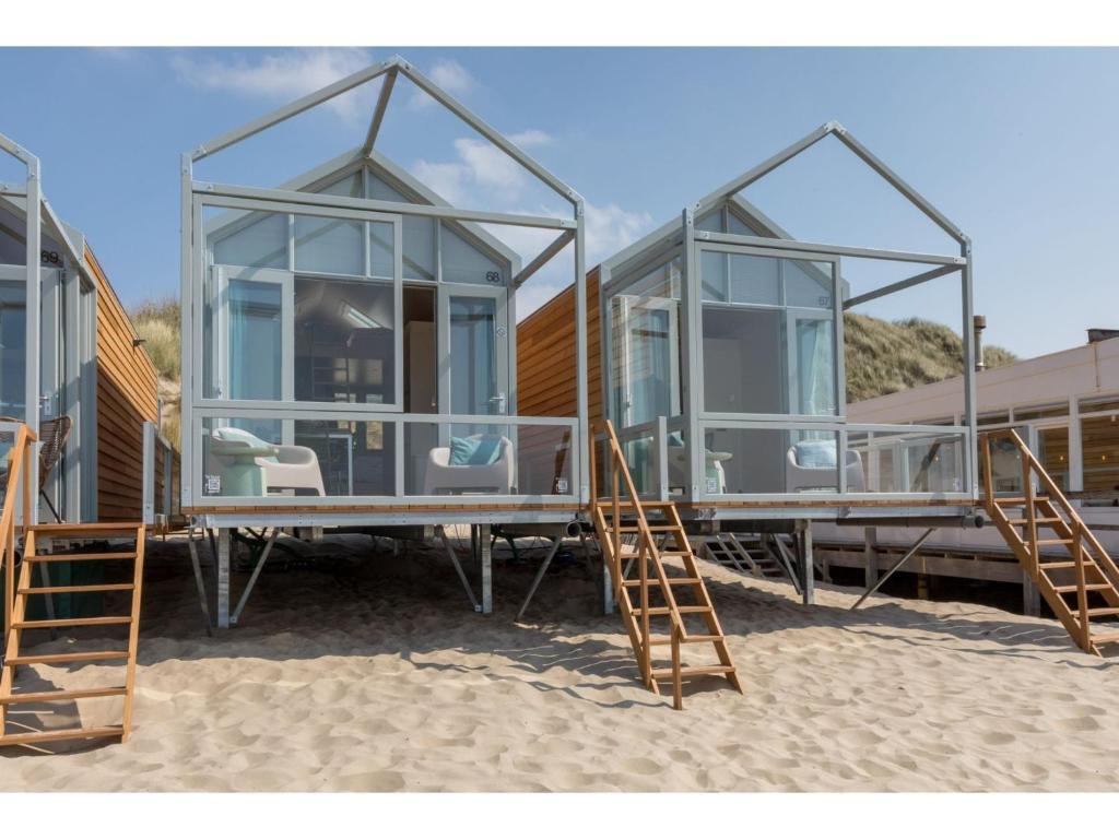 a house on the beach with two glass homes at Cottage on the beach of Dishoek in Dishoek