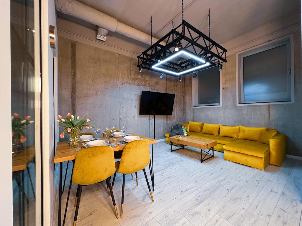 Televisyen dan/atau pusat hiburan di MojeMiędzyzdroje LU 8B - Luksusowy apartament 100 metrów od morza