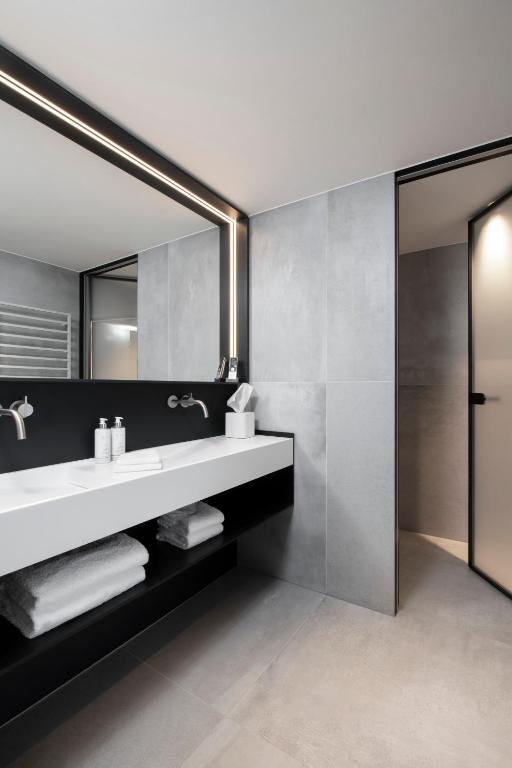 Koupelna v ubytování Hôtel des Horlogers