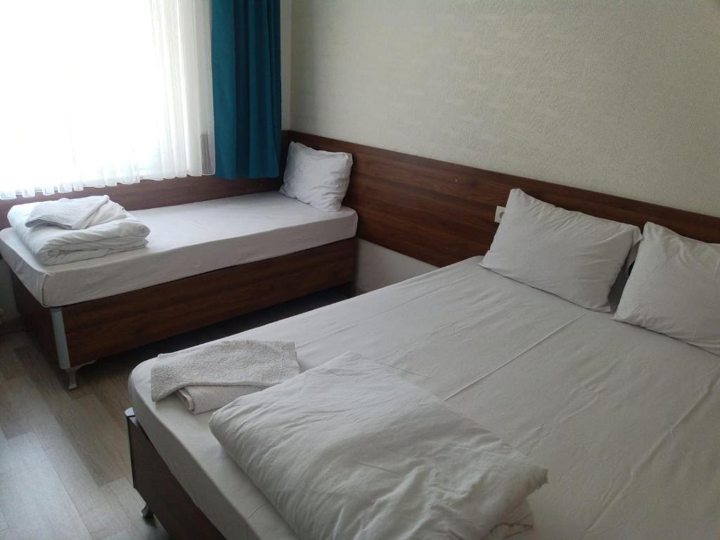 Postel nebo postele na pokoji v ubytování GÜVEN HOTEL