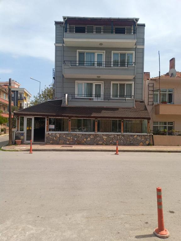 Budova, kde se kemp nachází