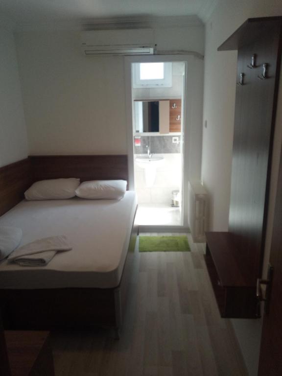 Postel nebo postele na pokoji v ubytování GÜVEN HOTEL