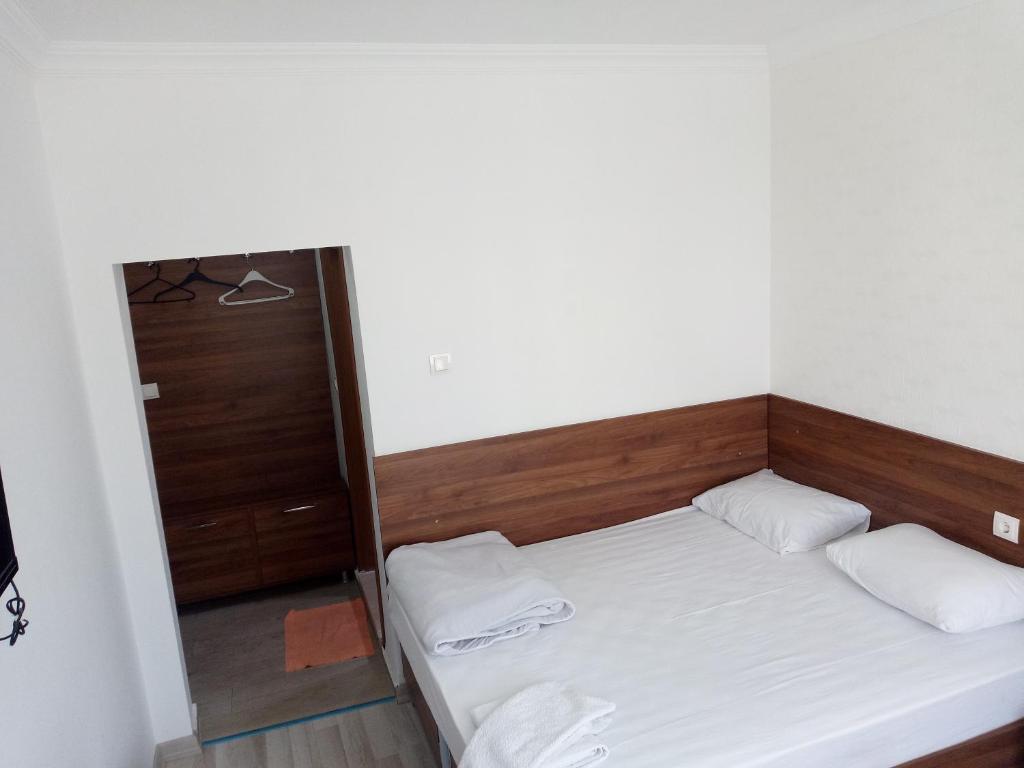 Postel nebo postele na pokoji v ubytování GÜVEN HOTEL