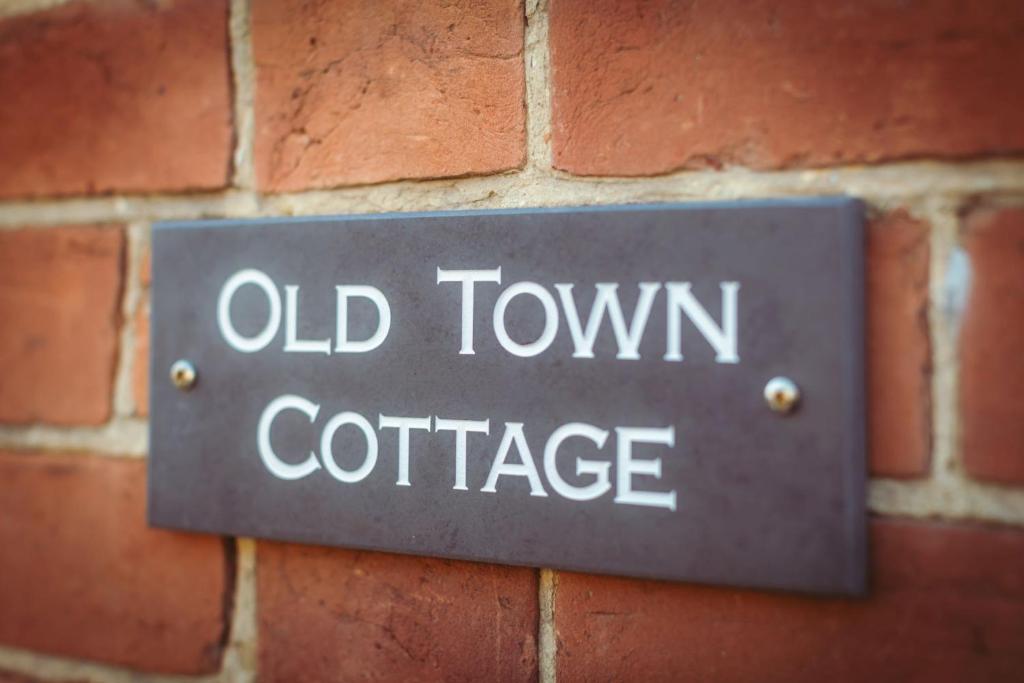 an old town coffee sign on a brick wall at Old Town Cottage in Old Town