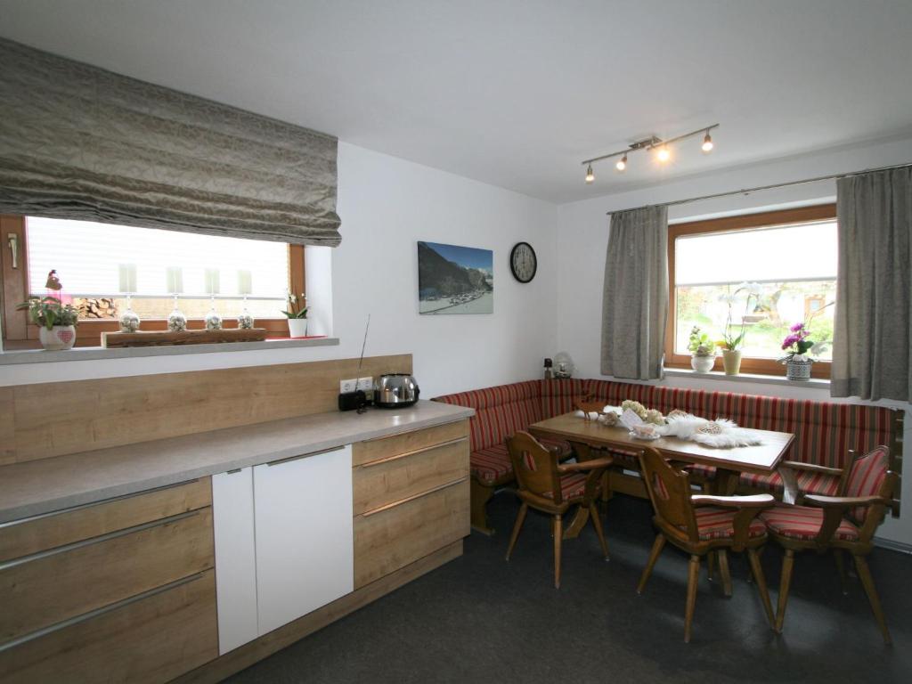 Kuchyň nebo kuchyňský kout v ubytování Apartment Brettfall Blick by Interhome