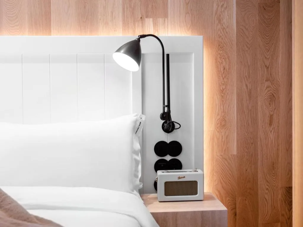 Contemporary Standard Small Room