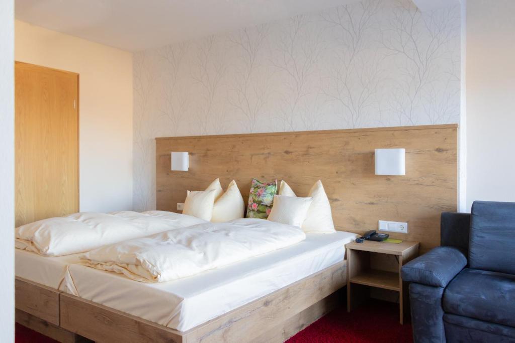 Postel nebo postele na pokoji v ubytování DEVA Hotel Renchtalblick