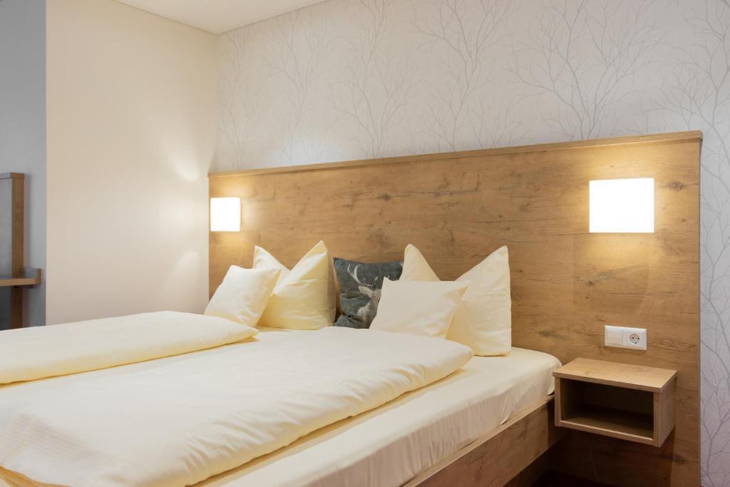 Postel nebo postele na pokoji v ubytování DEVA Hotel Renchtalblick