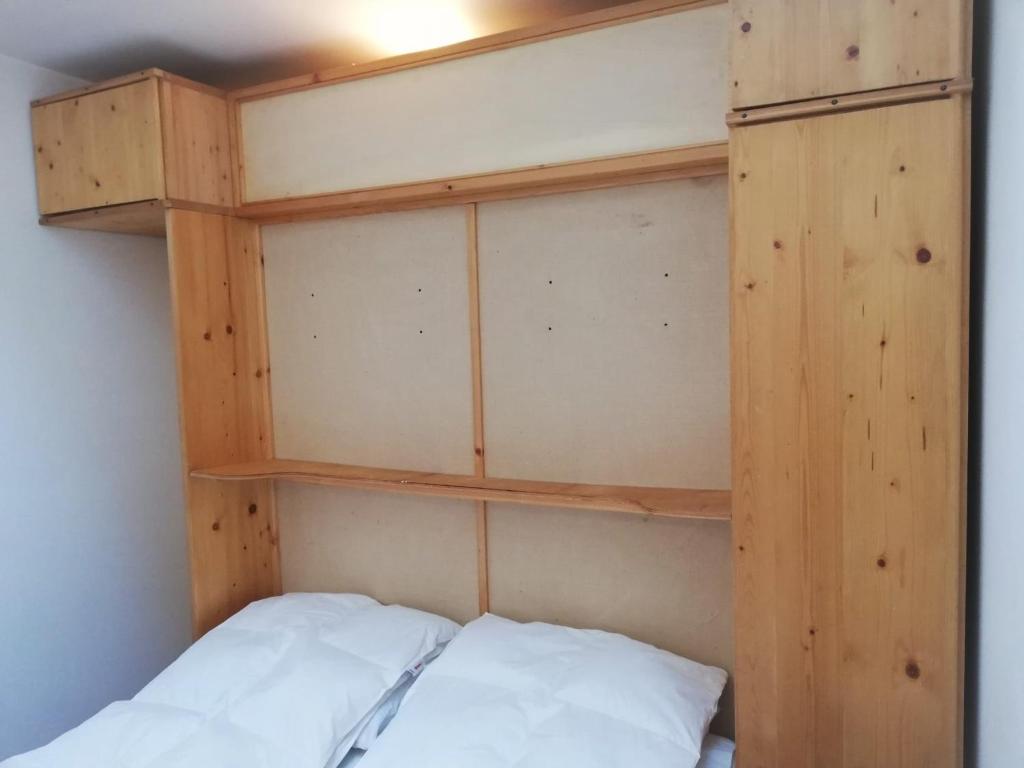 Łóżko lub łóżka w pokoju w obiekcie DONCIO`S Ski Hike & Bike Apartment