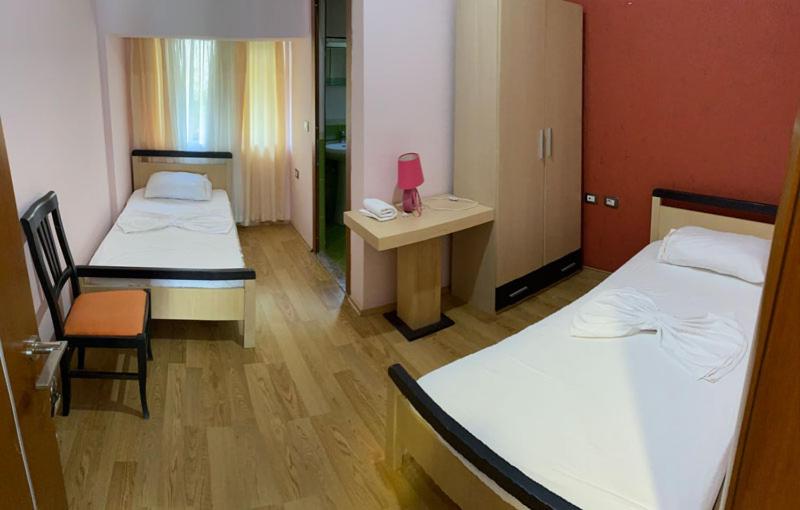 Rúm í herbergi á Kukësi Resort Aldo